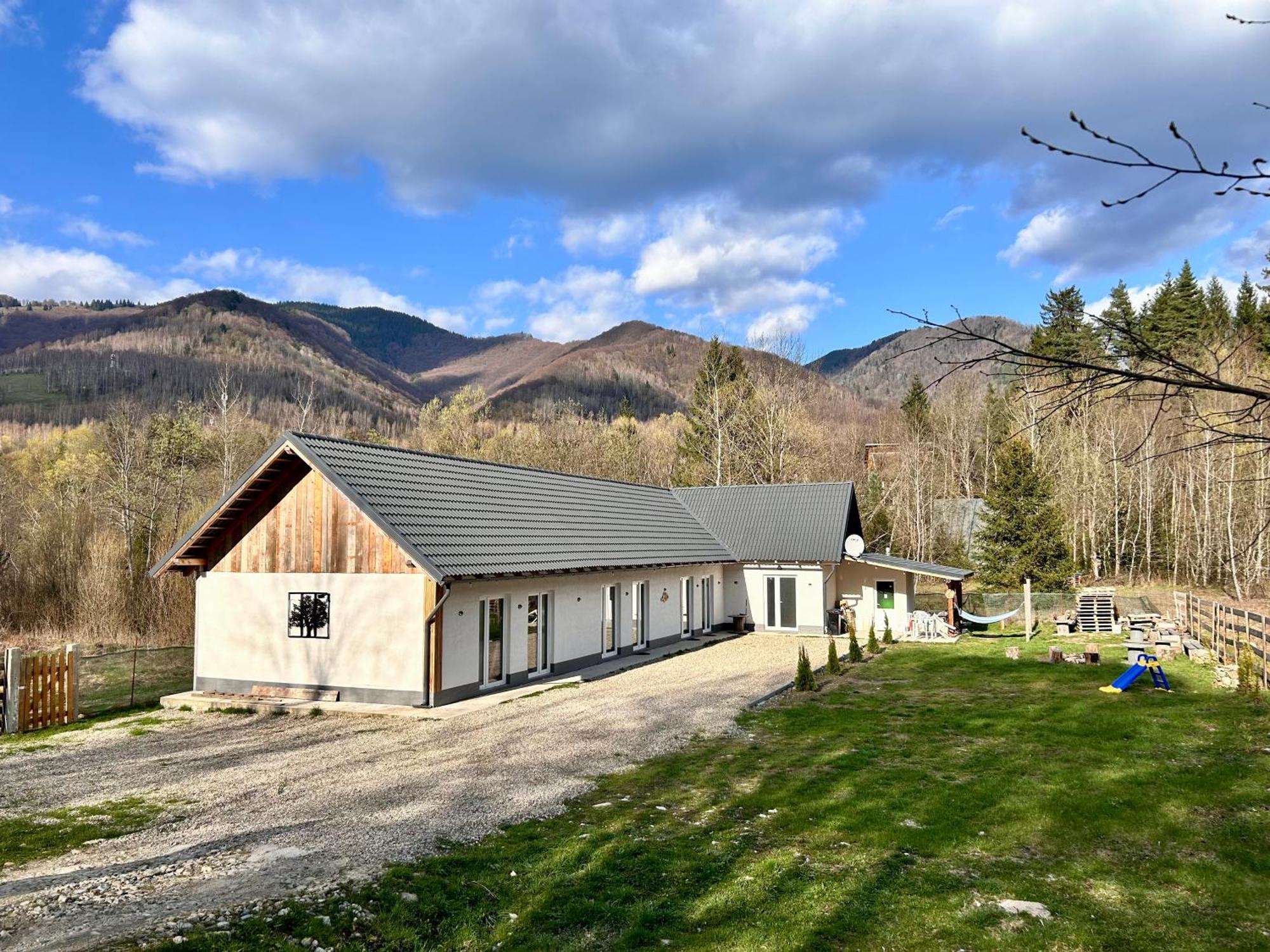 Casa Irinei Hotell Poiana Mărului Exteriör bild